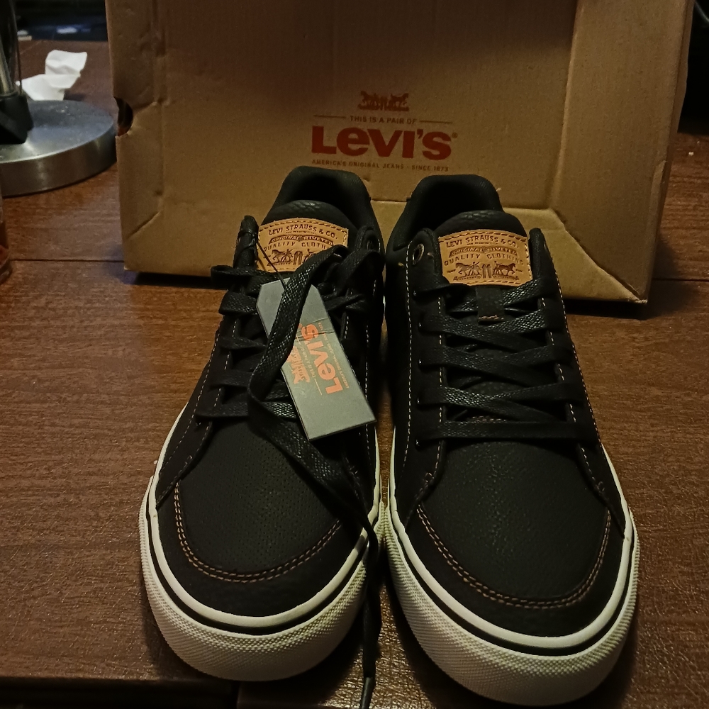 Levi Sneakers